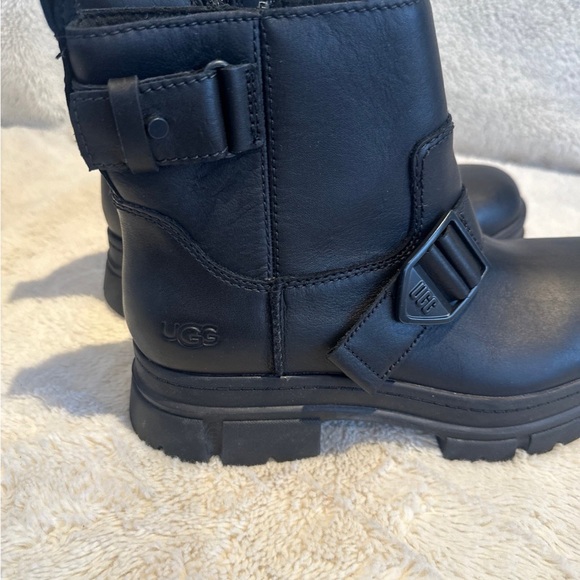 UGG Ashton womens short Boots - Picture 3 of 6